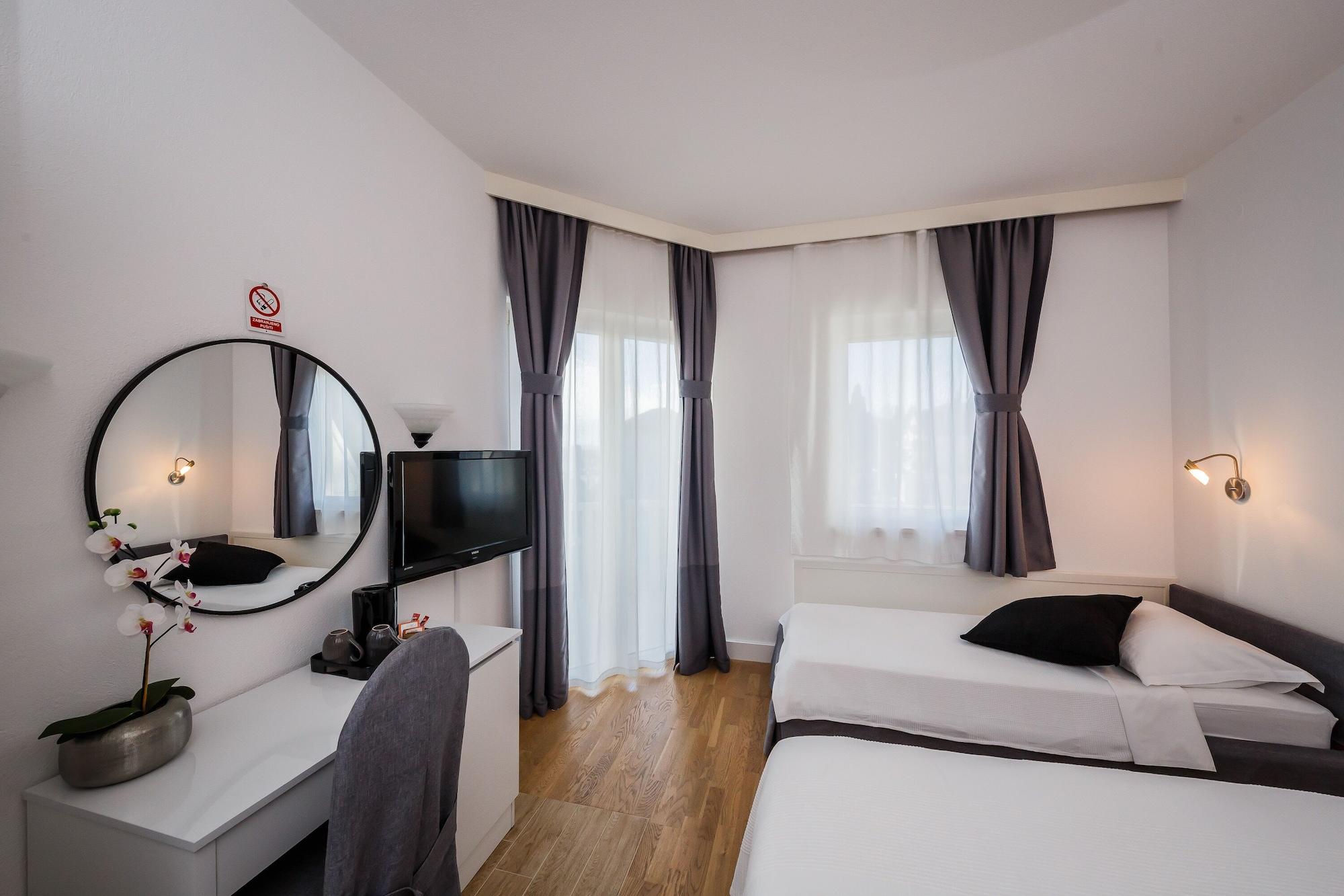 Hotel Villa Zarko Kaštel Stari 外观 照片