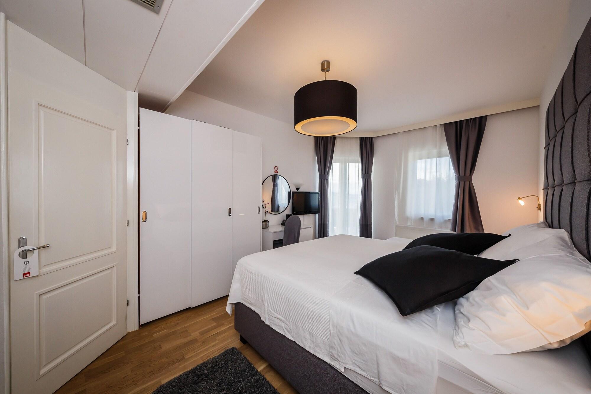 Hotel Villa Zarko Kaštel Stari 外观 照片
