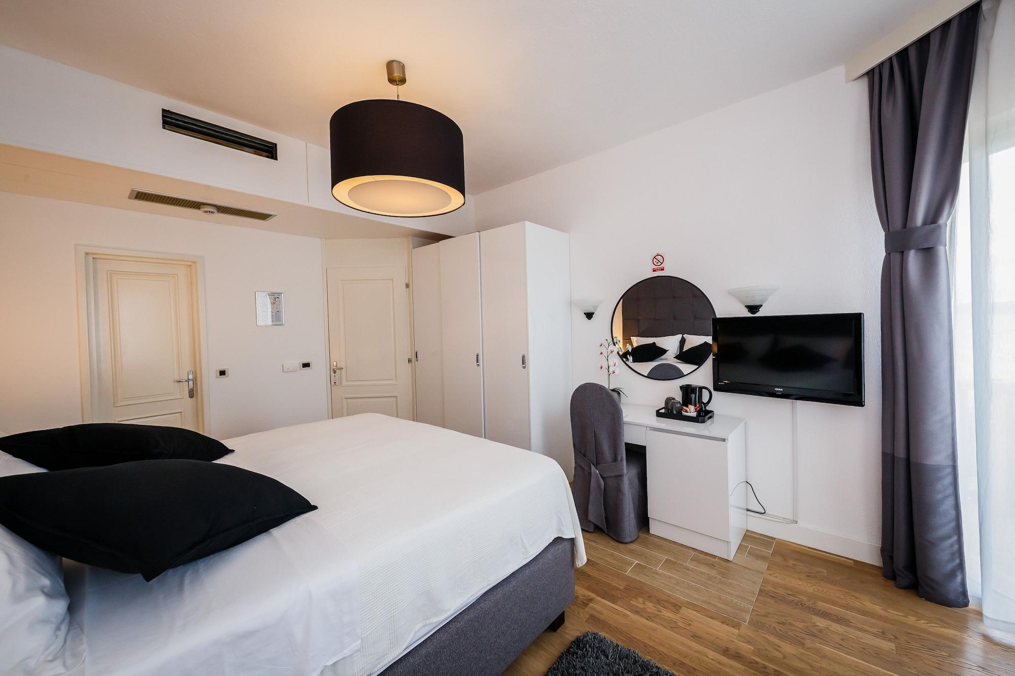 Hotel Villa Zarko Kaštel Stari 外观 照片